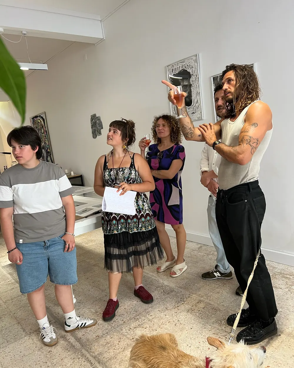 Visita guiada à exposição com artistas e público